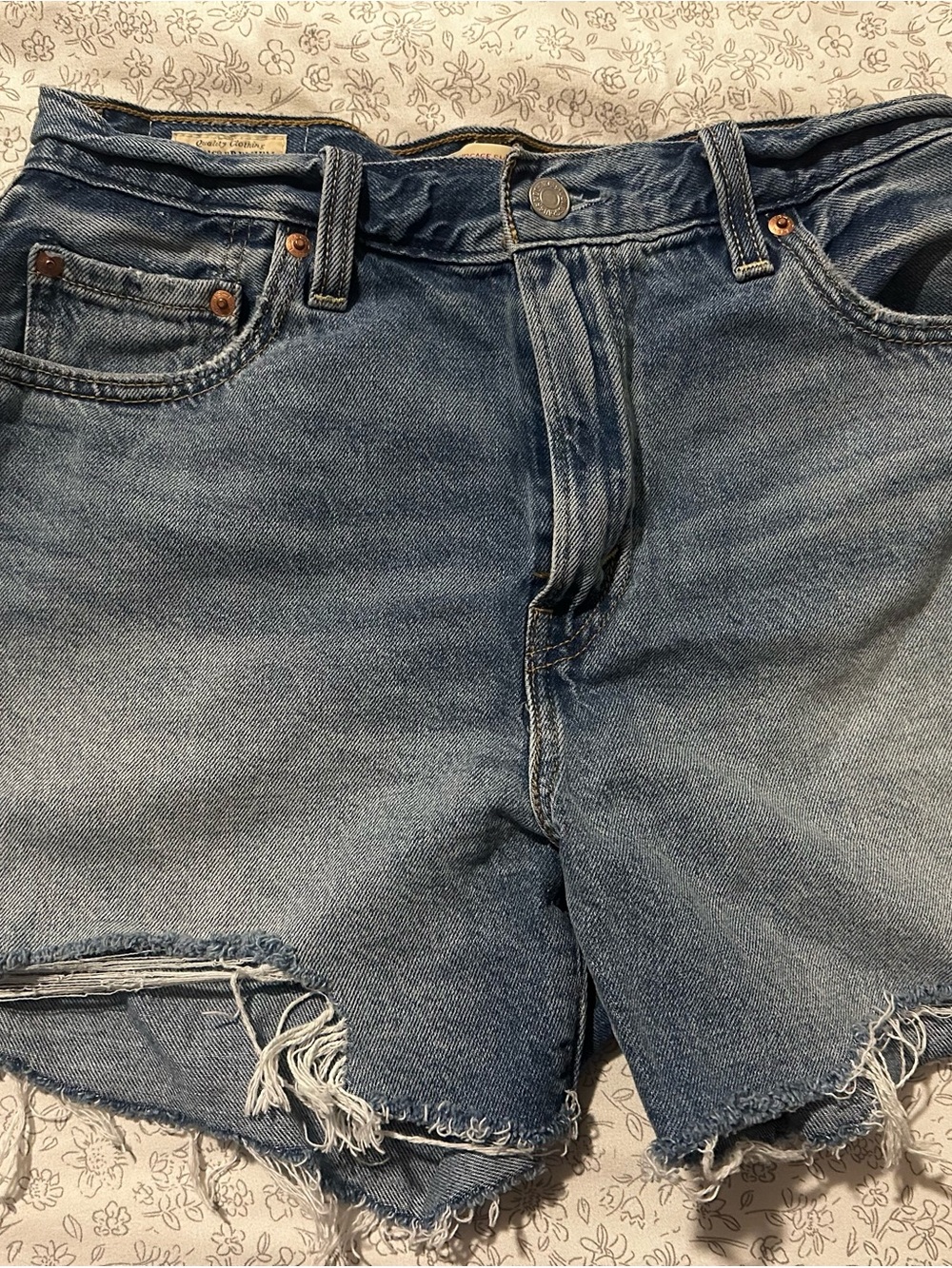 Levi’s rib cage shorts